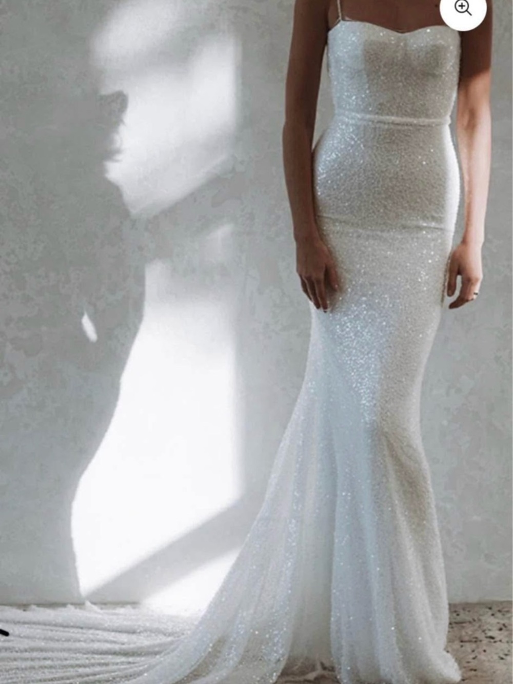 Elegant Lola’s White Sequin Backless wedding Dress - Picture 3 of 4